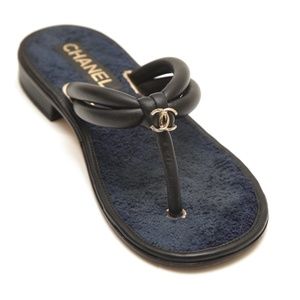 Chanel Black Leather Thong Sandals Sz 38C